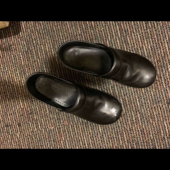 Dansko ‘professional’ clogs- black - Picture 2 of 3